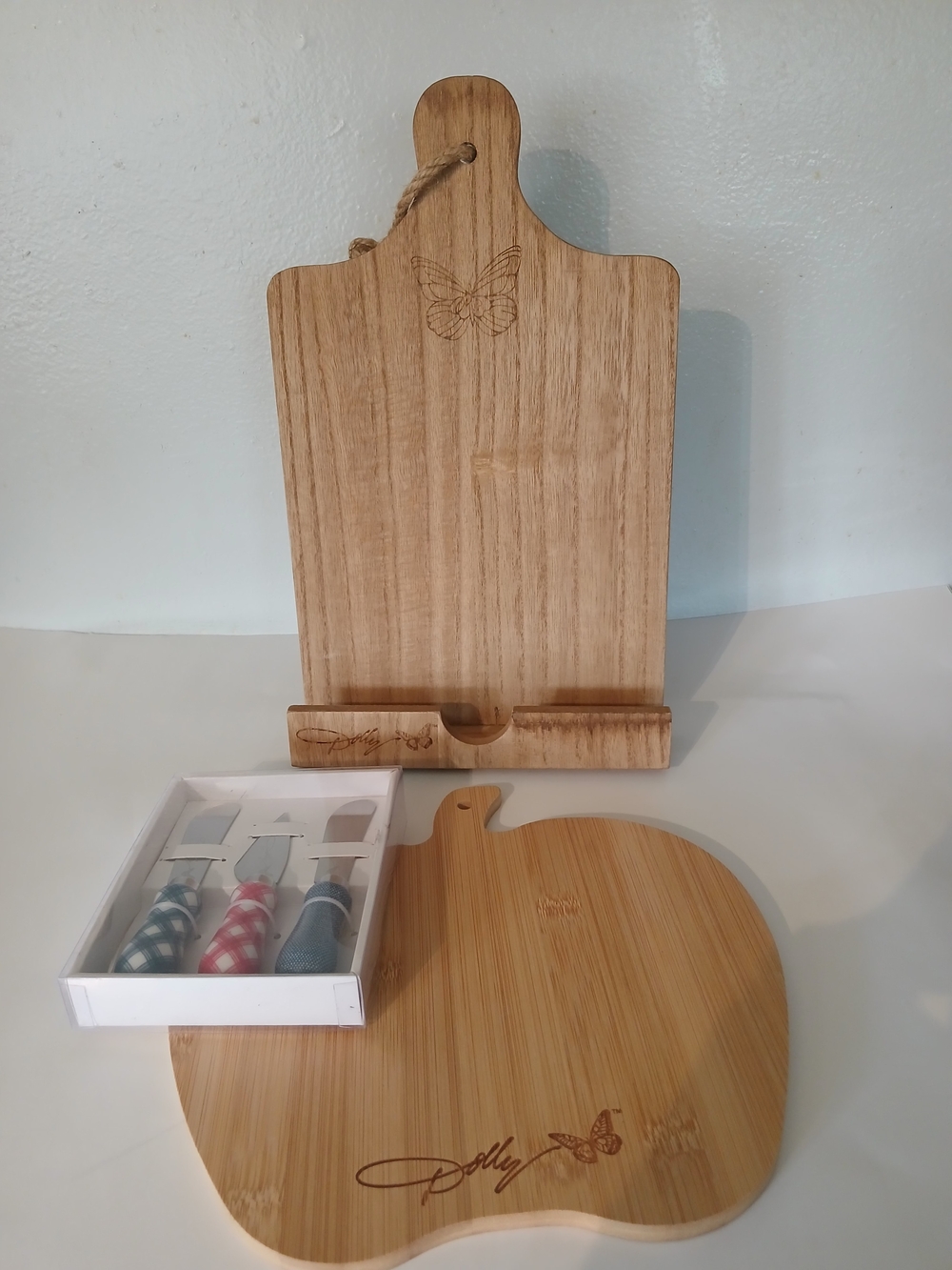 Dolly Parton Bamboo Cheese Board Set And Cookbook Stand